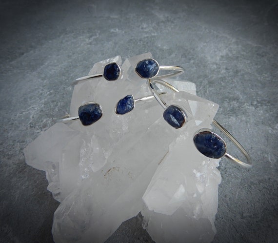 Sapphire Bracelet Sterling Silver • Rough Sapphire Stone Twist Bangle • Sterling Silver Sapphire Bangle • September Birthstone Jewelry