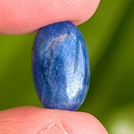 Natural Blue Sapphire Cabochon: Oval Gemstone, 6.75 Carat (14x8x4 Mm)