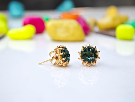 Color Changing Teal Sapphire Earrings 925 Silver Stud Earrings For Women Round Shape Minimalist Studs Elegant Sapphire Stud Earrings For Her