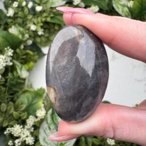 Flashy Blue Sapphire Palmstone | 42g | - #2 (polished Crystal Pocket Stone Palm, Throat Chakra, Peace)