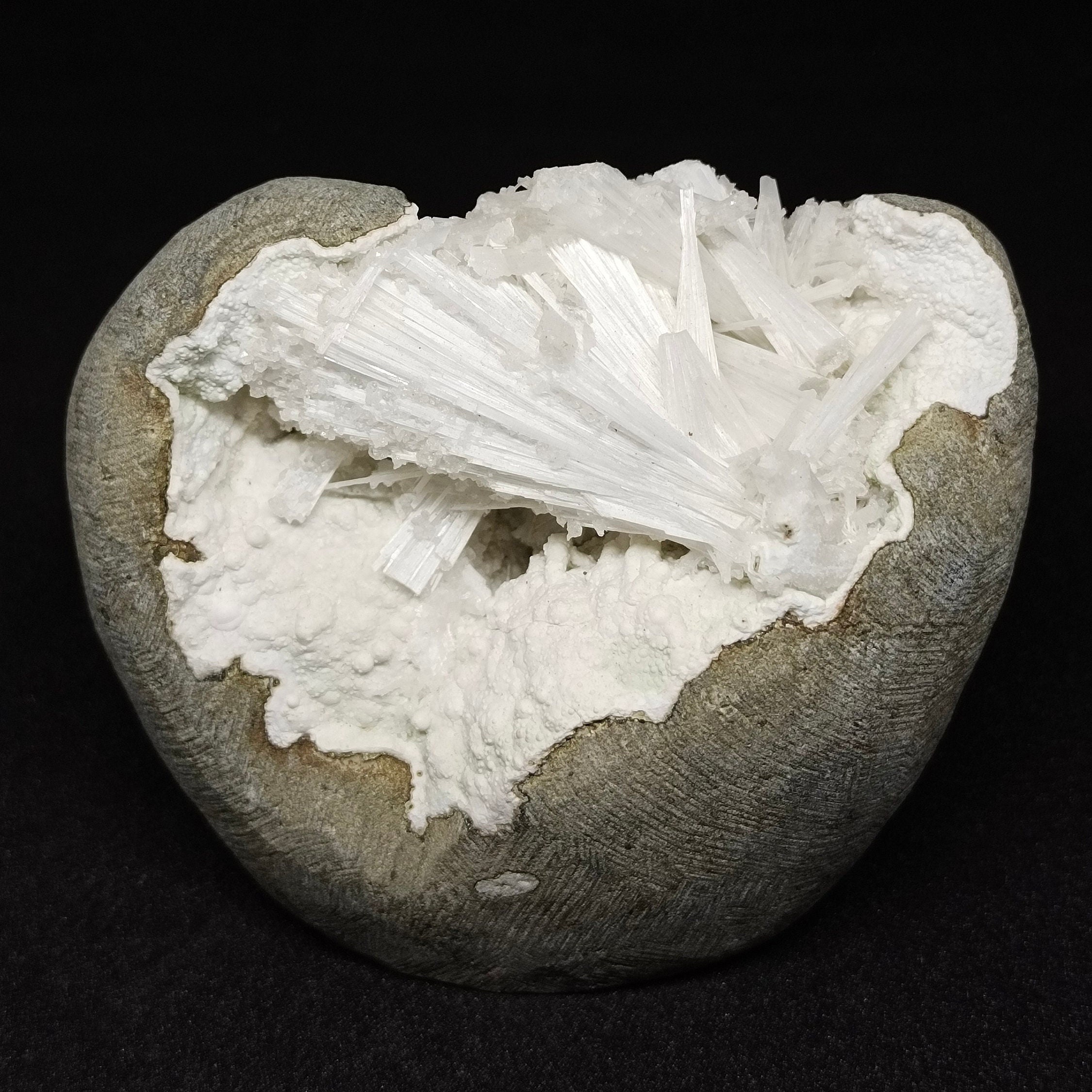Natural Scolecite Flower Geode: Home Decor Gift (7cm X 7.5cm) Natural Scolecite Flower Geode: Home Decor Gift (7cm X 7.5cm)
