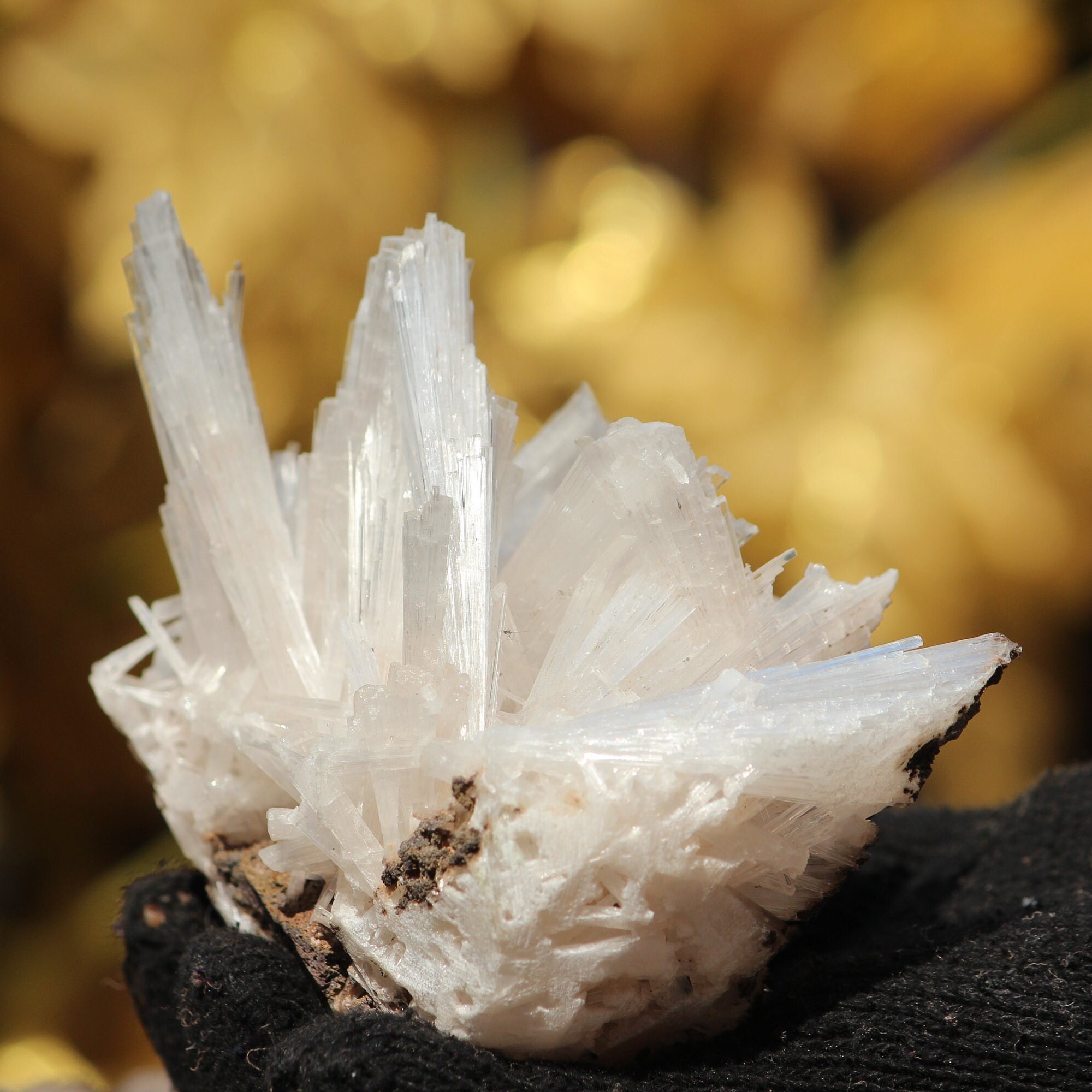 Scolecite Flower Cluster Geode: Self Standing Crystal Decoration Scolecite Flower Cluster Geode: Self Standing Crystal Decoration