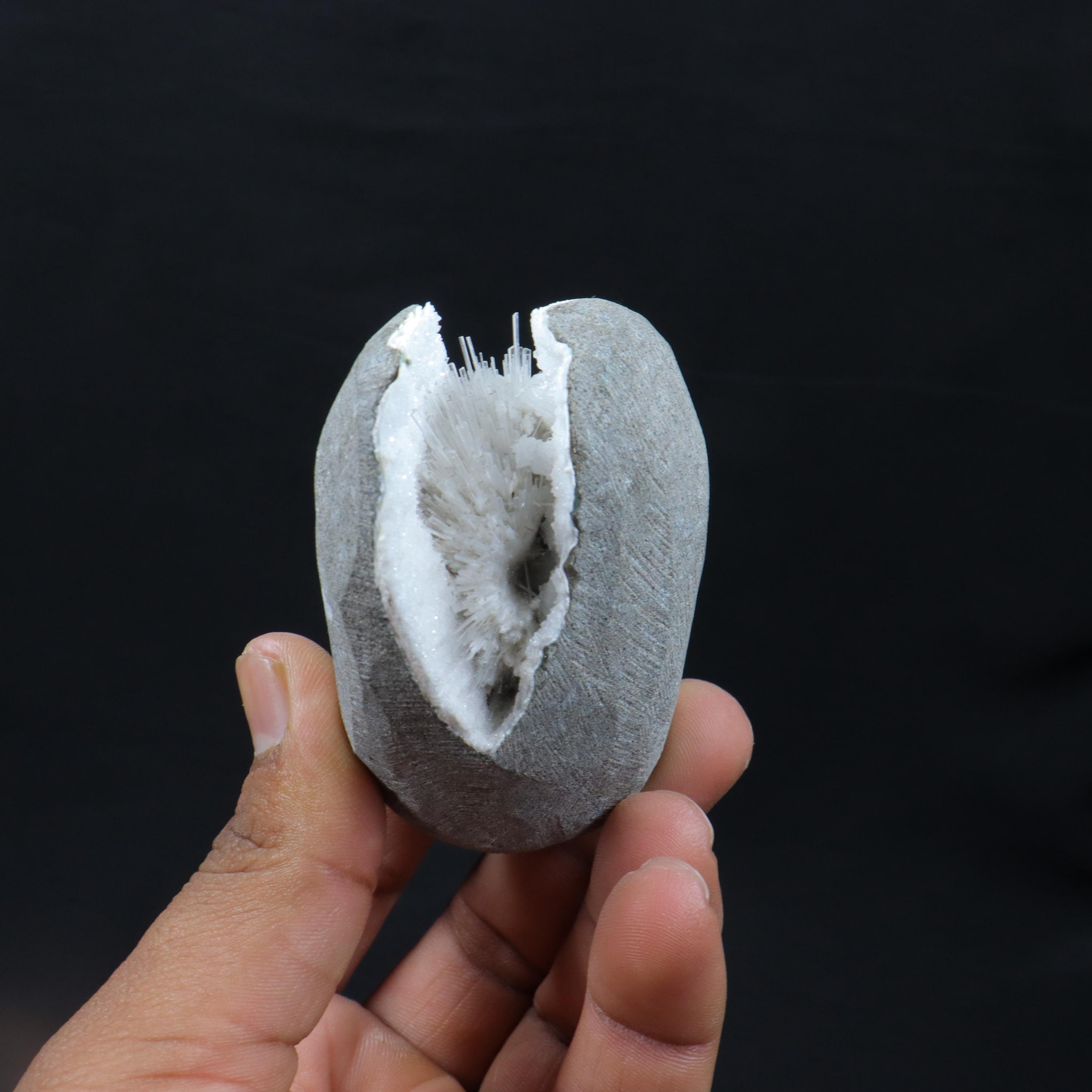 Superb Scolecite Spray Inside Quartz Geode, Natural Scolecite Geode, Scolecite Zeolite Minerals, Home Decor, Crystal Geode Minerals
