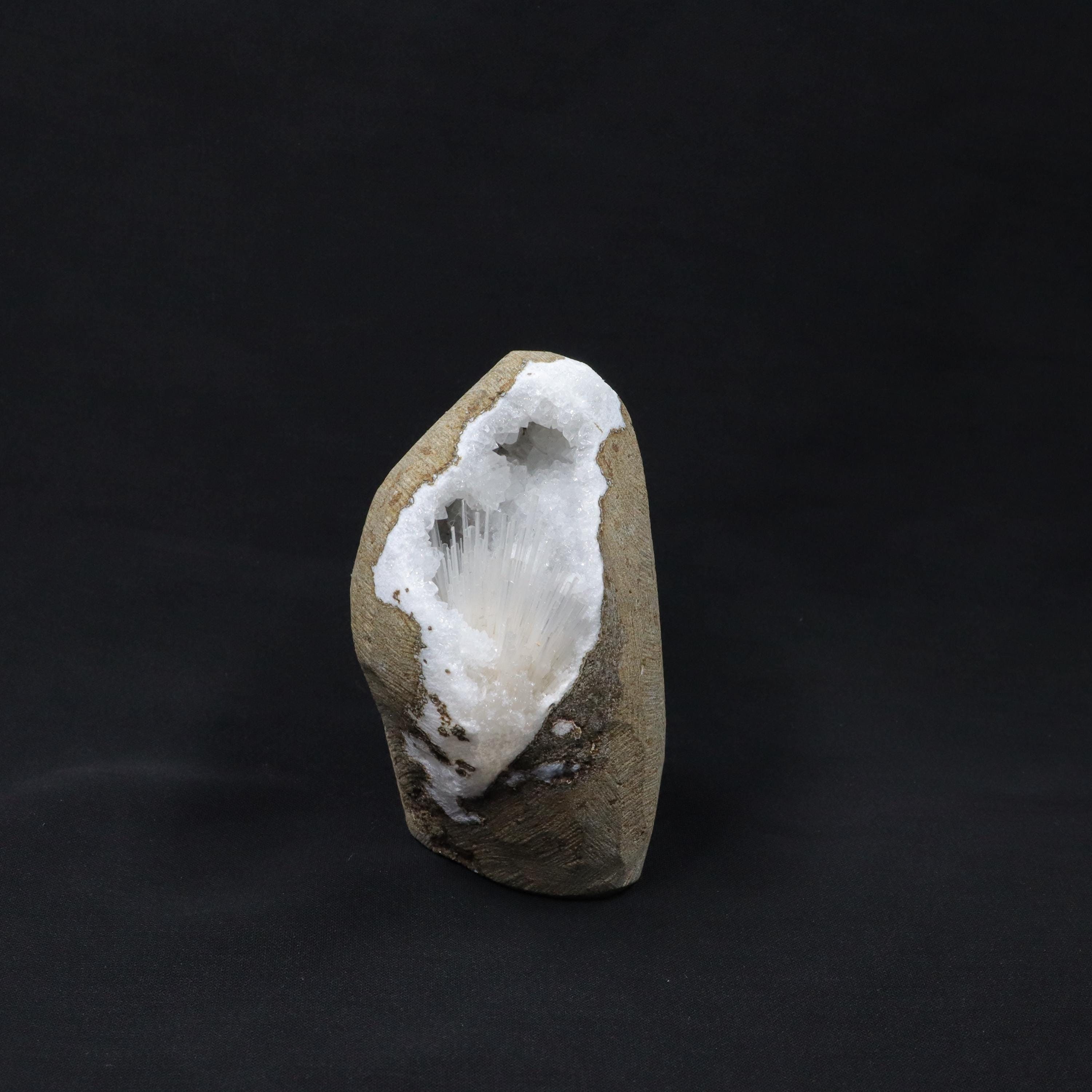 Superb Scolecite Spray Inside Quartz Geode, Natural Scolecite Geode, Scolecite Zeolite Minerals, Home Decor, Crystal Geode Minerals