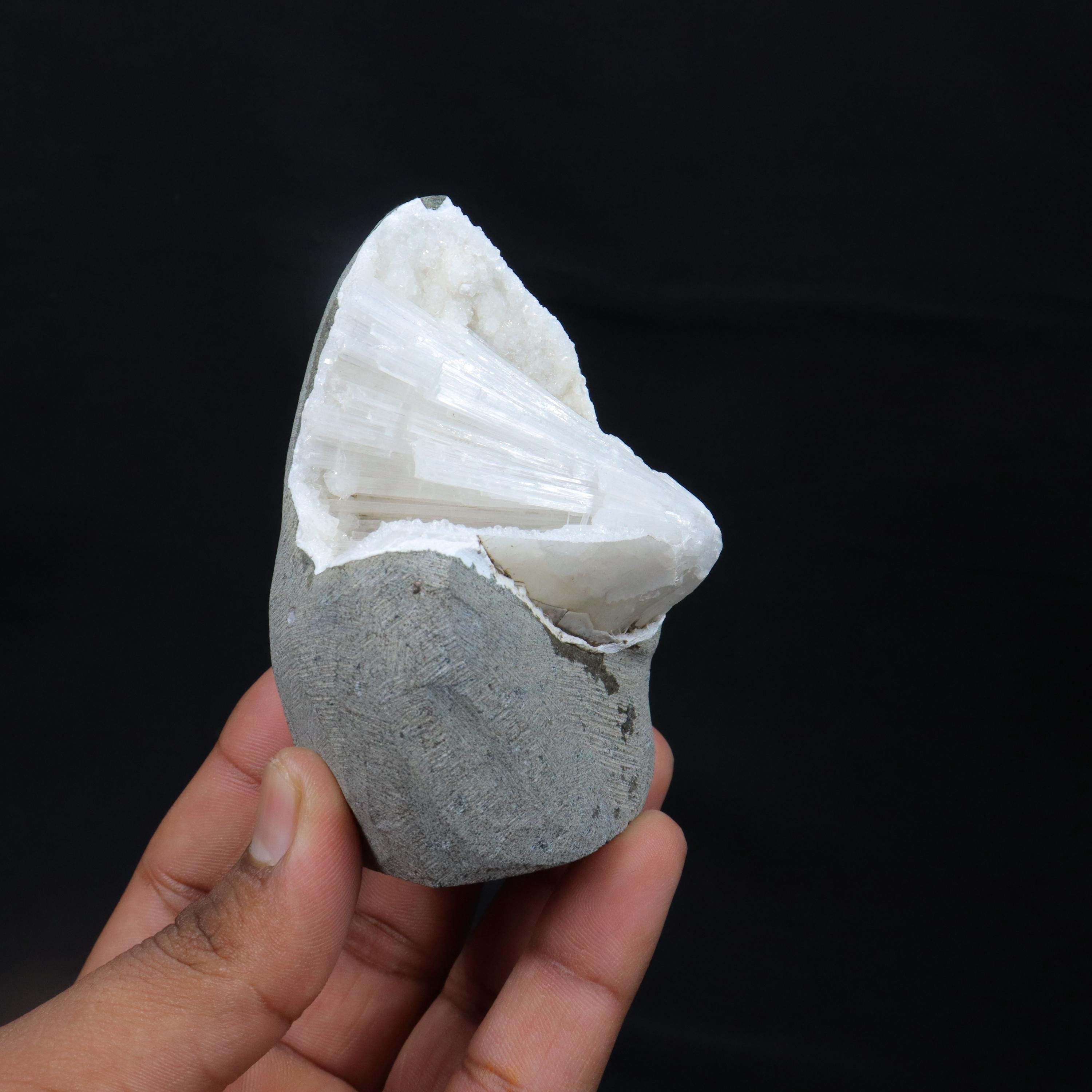 Superb Scolecite Spray Inside Quartz Geode, Natural Scolecite Geode, Scolecite Zeolite Minerals, Home Decor, Crystal Geode Minerals