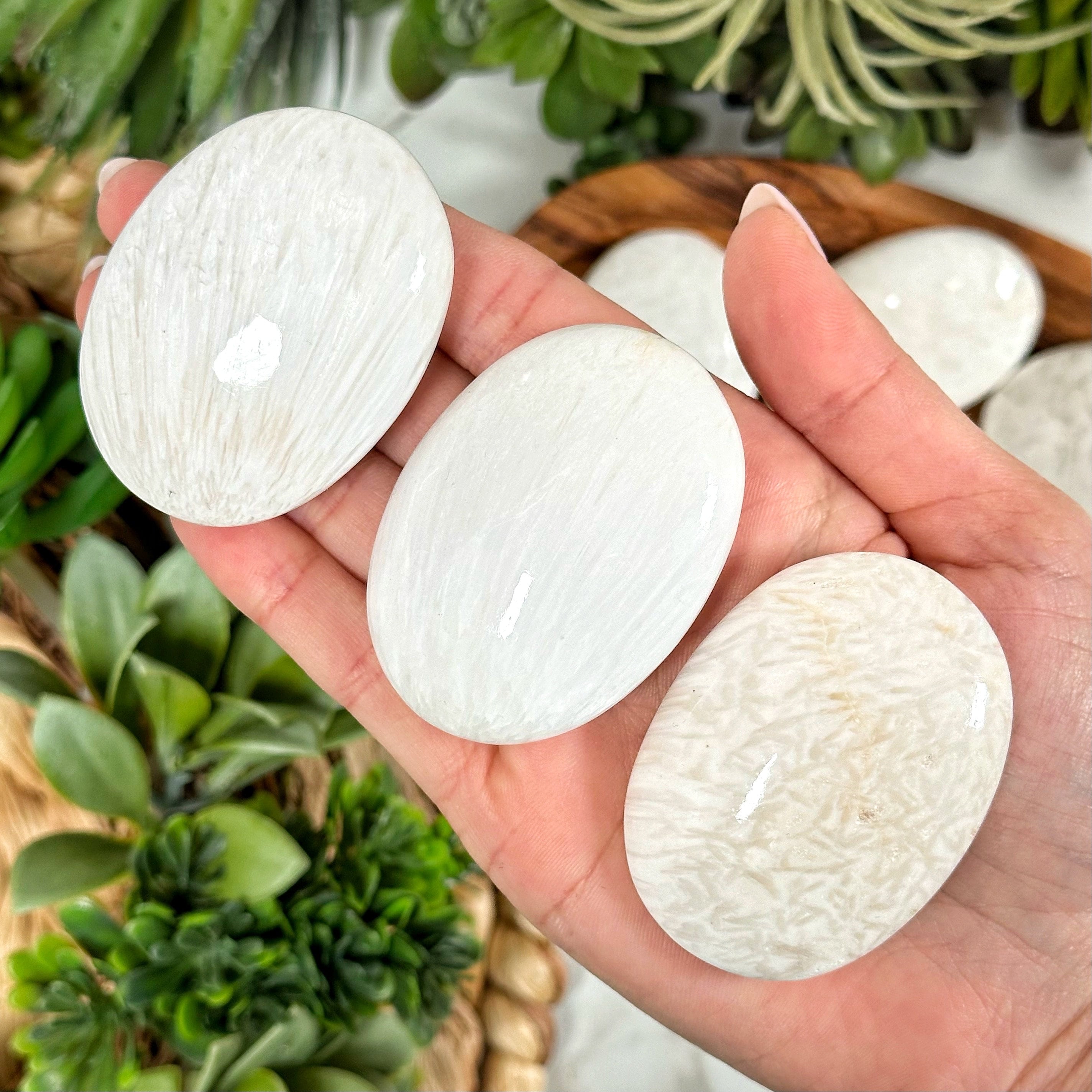 Scolecite Palmstone | S, L | - No. 167 (polished White Crystal Pocket Stone Palm, Crown Chakra, Balance) Scolecite Palmstone | S, L | - No. 167 (polished White Crystal Pocket Stone Palm, Crown Chakra, Balance)