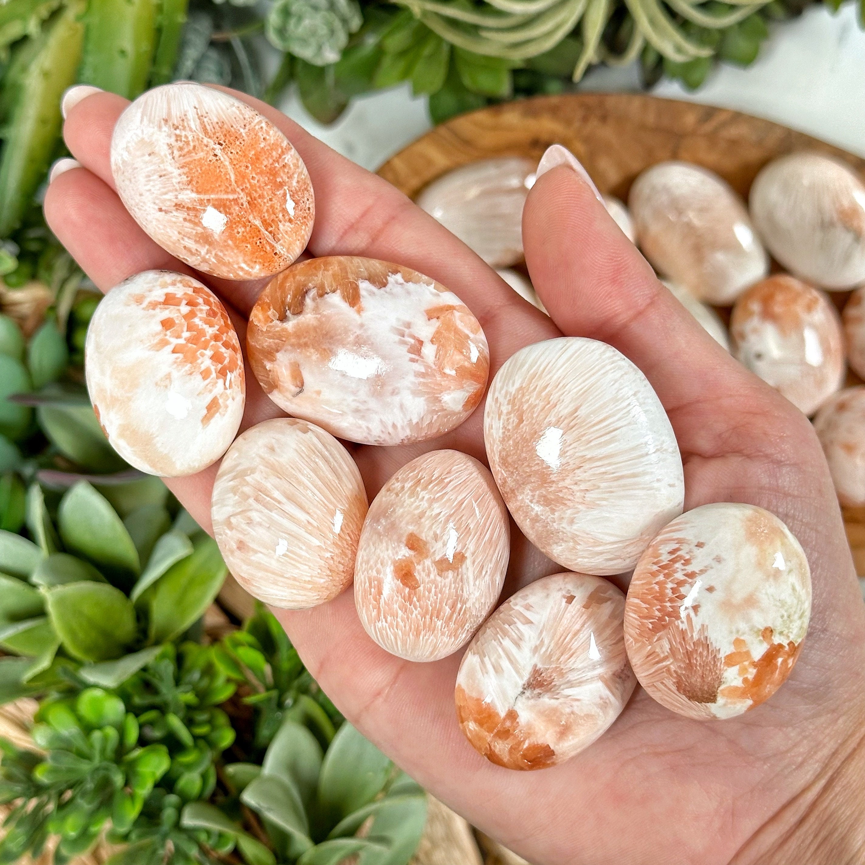 Peach Scolecite Palmstone | S, M, L | - No. 170 (polished Pink Crystal Pocket Stone Palm, Crown Chakra, Sleep) Peach Scolecite Palmstone | S, M, L | - No. 170 (polished Pink Crystal Pocket Stone Palm, Crown Chakra, Sleep)