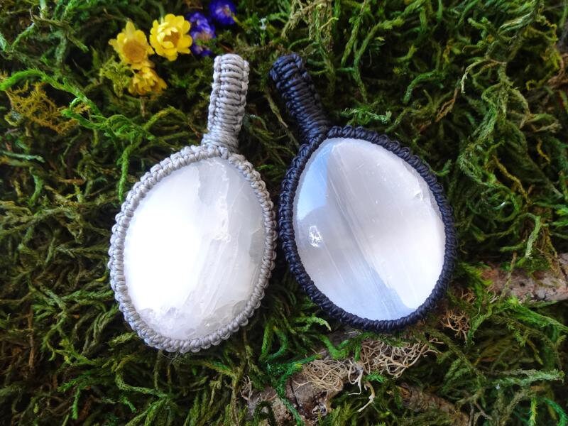 White Selenite Angel Stone Macrame Necklace, White Stone Macrame Pendant, Taurus Birthstone, Positive Energy Stone, Gift For Girlfriend White Selenite Angel Stone Macrame Necklace, White Stone Macrame Pendant, Taurus Birthstone, Positive Energy Stone, Gift For Girlfriend