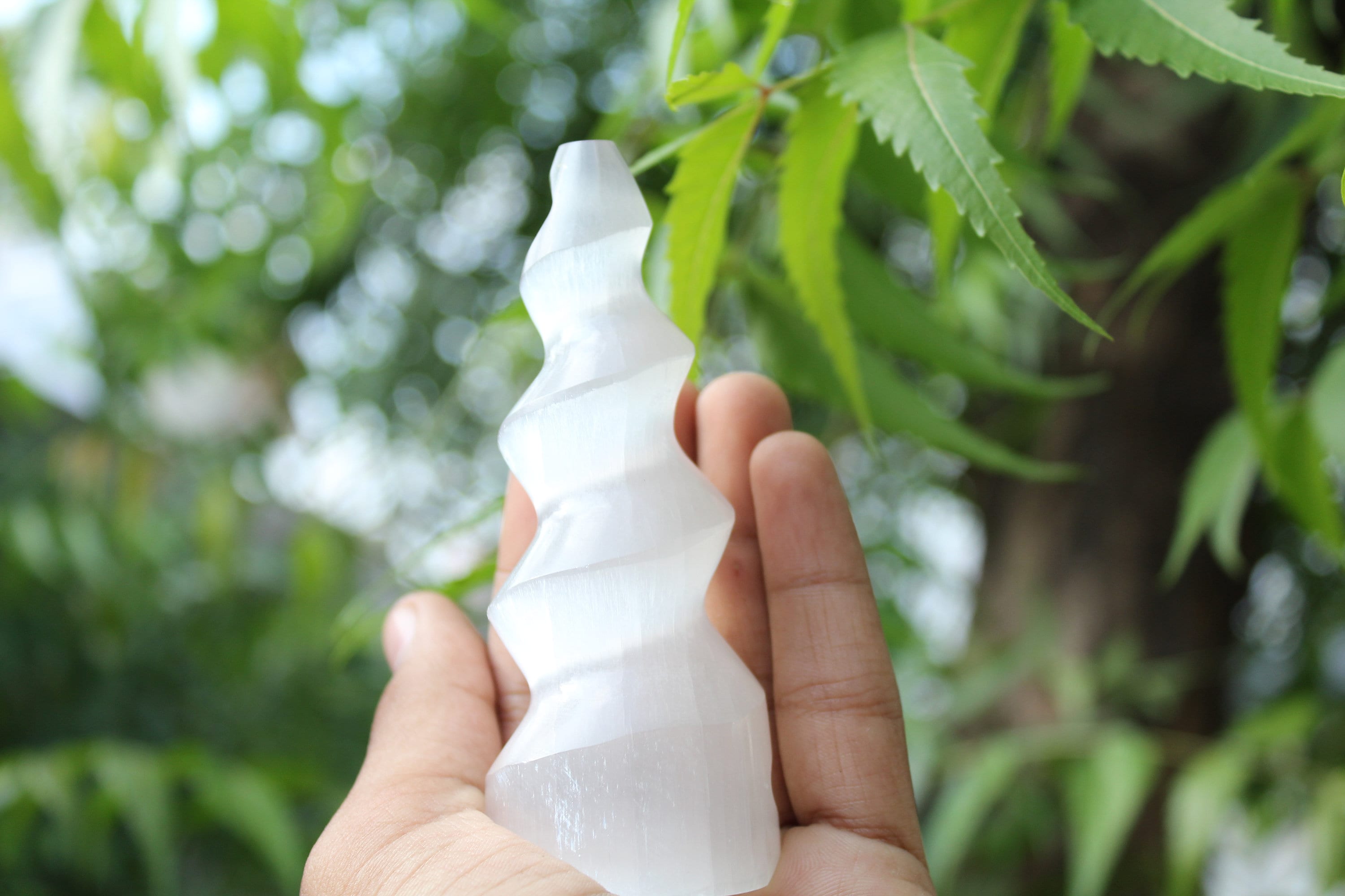 100mm Natural White Selenite Spiral Tower Like Unicorn Horn Crystals Tower 100mm Natural White Selenite Spiral Tower Like Unicorn Horn Crystals Tower