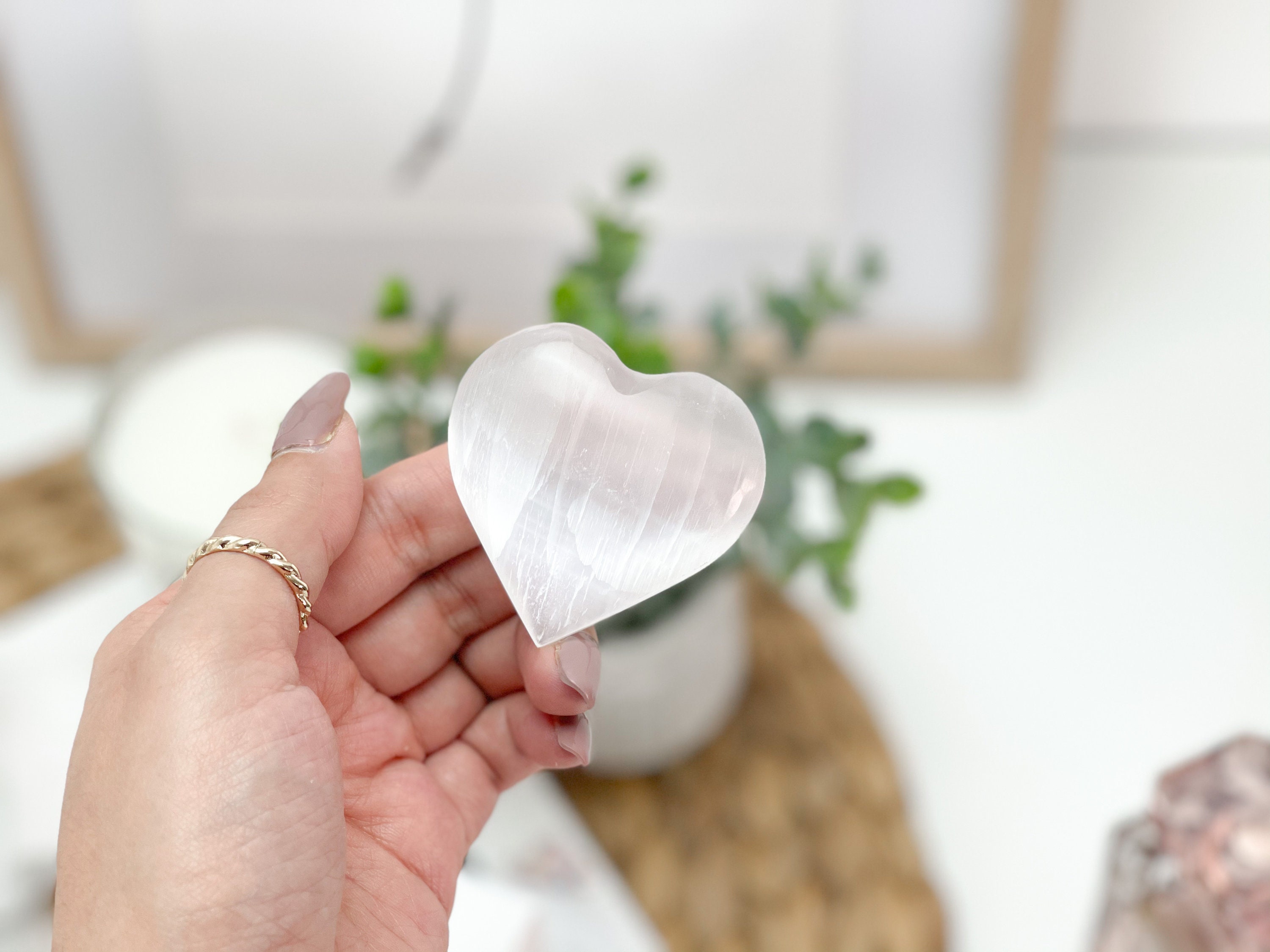 Selenite Heart Crystal – Pocket-sized Healing Stone – White Gemstone Heart – Energy Cleansing & Spiritual Gift