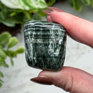 Seraphinite Palmstone , 36g , - #21 (polished Green Crystal Pocket Stone Palm, Heart Chakra, Compassion) Seraphinite Palmstone , 36g , - #21 (polished Green Crystal Pocket Stone Palm, Heart Chakra, Compassion)