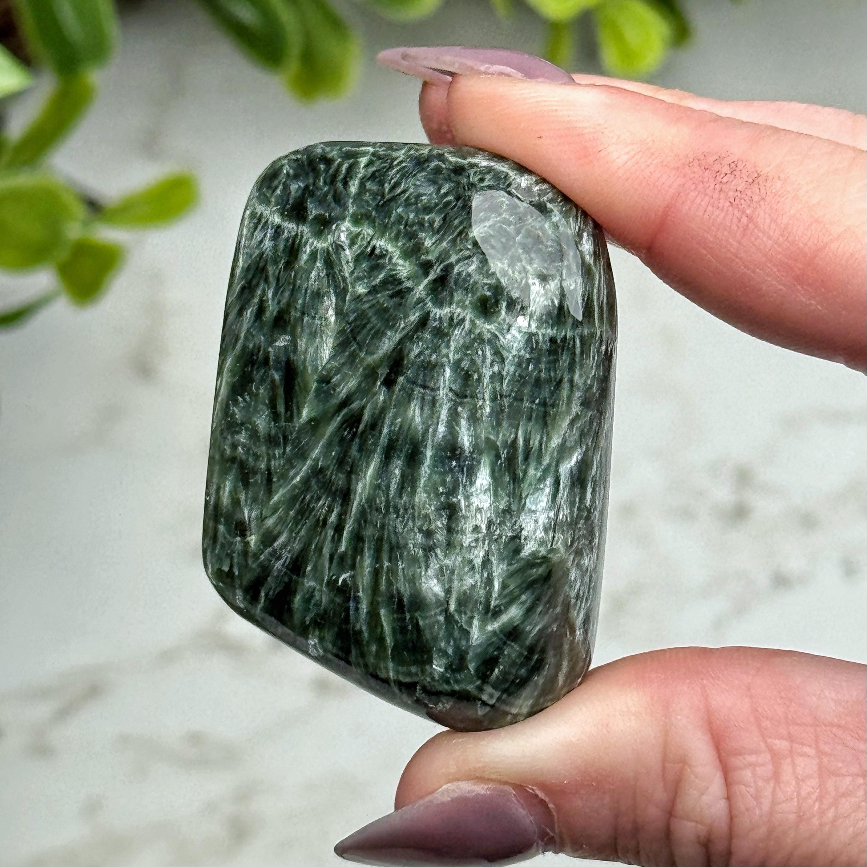 Seraphinite Palmstone | 40g | - #11 (polished Green Crystal Pocket Stone Palm, Heart Chakra, Compassion)