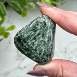 Seraphinite Palmstone , 42g , - #8 (polished Green Crystal Pocket Stone Palm, Heart Chakra, Compassion) Seraphinite Palmstone , 42g , - #8 (polished Green Crystal Pocket Stone Palm, Heart Chakra, Compassion)