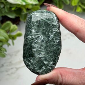 Seraphinite Palmstone , 54g , - #19 (polished Green Crystal Pocket Stone Palm, Heart Chakra, Compassion) Seraphinite Palmstone , 54g , - #19 (polished Green Crystal Pocket Stone Palm, Heart Chakra, Compassion)