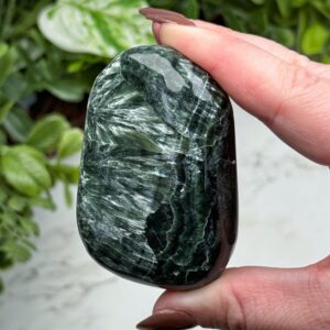 Seraphinite Palmstone , 84g , - #15 (polished Green Crystal Pocket Stone Palm, Heart Chakra, Compassion) Seraphinite Palmstone , 84g , - #15 (polished Green Crystal Pocket Stone Palm, Heart Chakra, Compassion)