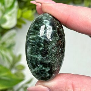 Seraphinite Shiva , 39g , - #10 (polished Green Crystal Pocket Stone, Heart Chakra, Healing Stone, Love) Seraphinite Shiva , 39g , - #10 (polished Green Crystal Pocket Stone, Heart Chakra, Healing Stone, Love)