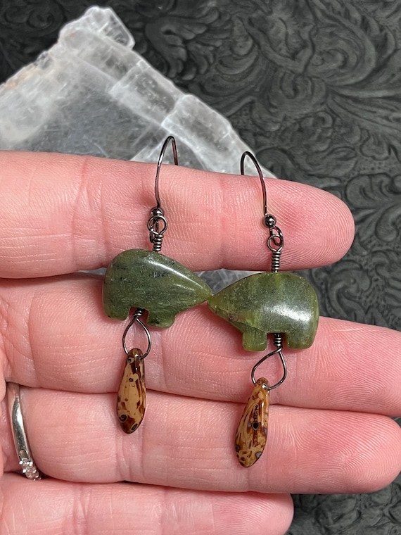 Green Nephrite Jade Serpentine Zuni Bear And Brown Drops Dangly Earrings