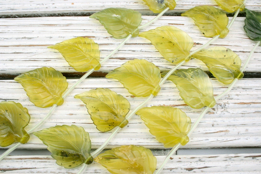 Green Serpentine Leaf Beads Handmade 35-49mm(etb01267) Unique Jewelry/vintage Jewelry/gemstone Necklace Green Serpentine Leaf Beads Handmade 35-49mm(etb01267) Unique Jewelry/vintage Jewelry/gemstone Necklace
