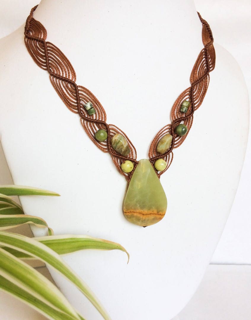 Serpentine Macrame Necklace, Green Stone Macrame Necklace, Teardrop Serpentine Necklace, Green Stone Necklace, Macrame Jewelry, Earth Tones