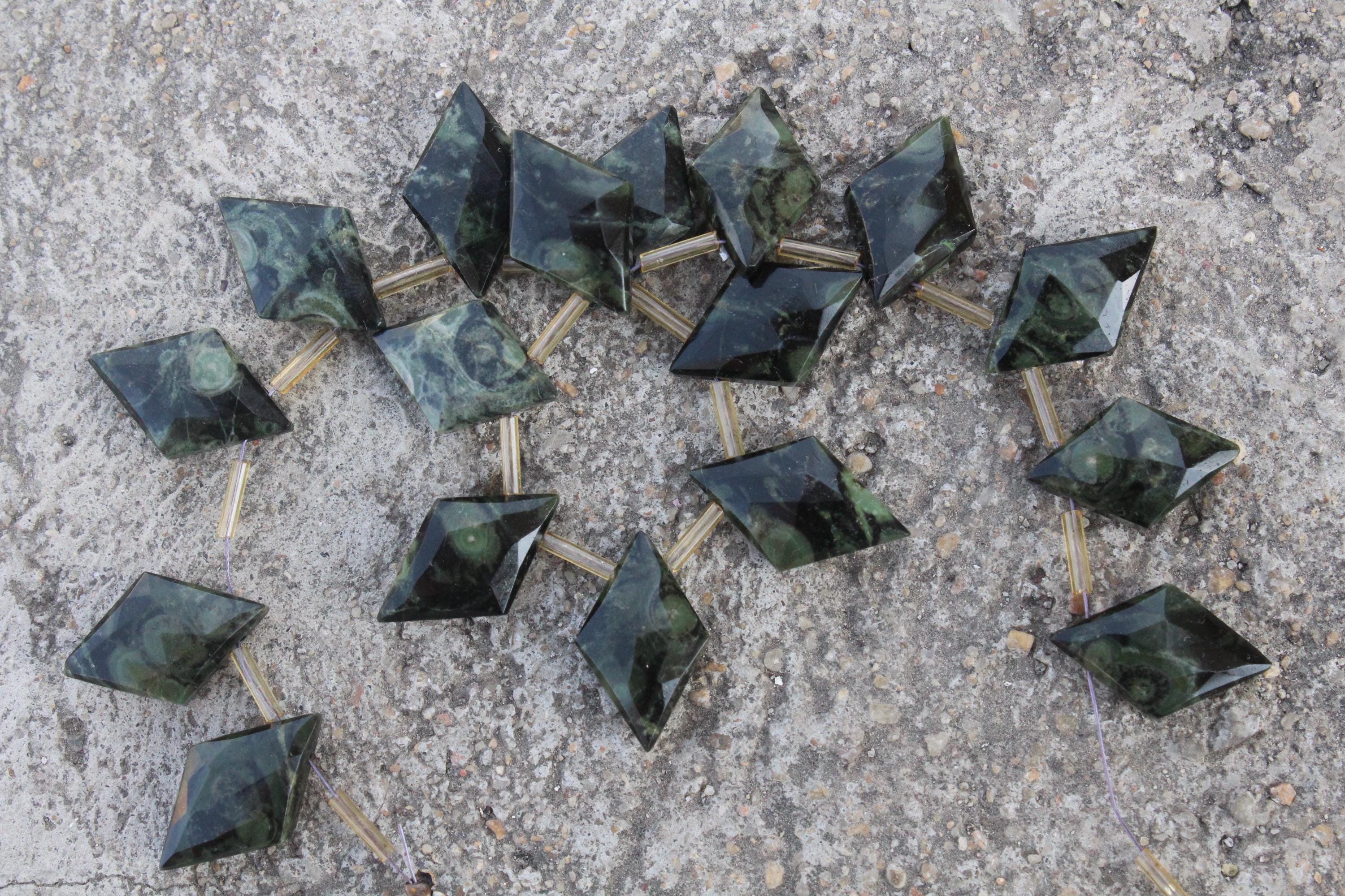 Serpentine Gemstone Faceted Briolette Beads I 8-piece Rhombus-shaped I Size: 20--21 Mm App I Jewelry Setting (c128) Serpentine Gemstone Faceted Briolette Beads I 8-piece Rhombus-shaped I Size: 20--21 Mm App I Jewelry Setting (c128)
