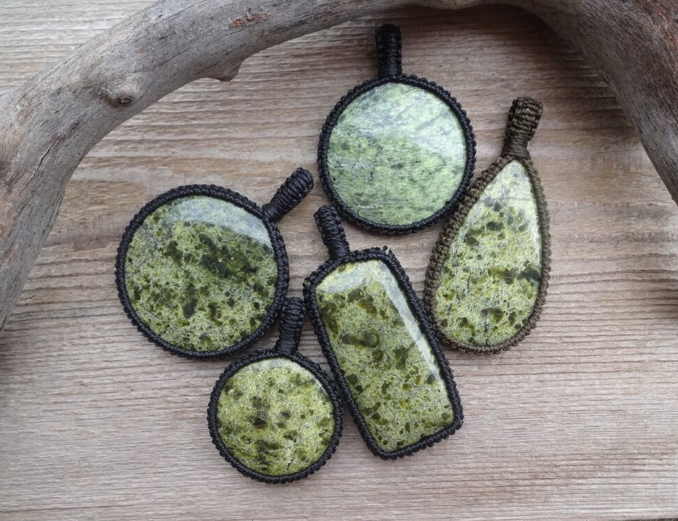 Green Serpentine Pendant Necklace, Calming Healing Stones, Gemstone Pendants, Protection Macrame Pendant, Big Stone Pendant