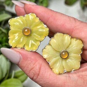 Olive Serpentine Flower Pendant | 12g | - No. 289 (polished Yellow Crystal Necklace, Jewelry, Healing Stone)