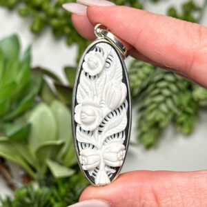White Jade & Black Serpentine Flower Pendant | 12g | - No. 290 (polished Crystal Necklace, Stone Jewelry)