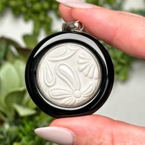 White Jade & Black Serpentine Flower Pendant | 13g | - No. 290 (polished Crystal Necklace, Stone Jewelry)