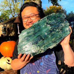 Serpentine Stone Raw Serpentine Crystal Rough Serpentinite Snake Stone Vivianite Crystal Serpentin Collector Specimen Serpentine Mineral Elf