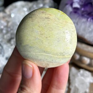 Healerite palm stone, infinite, serpentine Healerite palm stone, infinite, serpentine