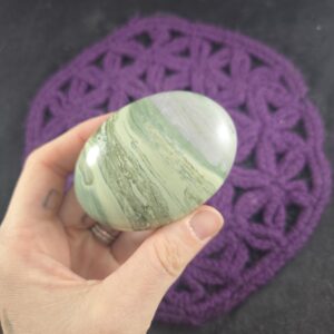 Infinite Serpentine Palmstone Crystal Palm Stones Gallet Crystals Light Green Polished India Luck Stone Chakra Healing Infinite Serpentine Palmstone Crystal Palm Stones Gallet Crystals Light Green Polished India Luck Stone Chakra Healing