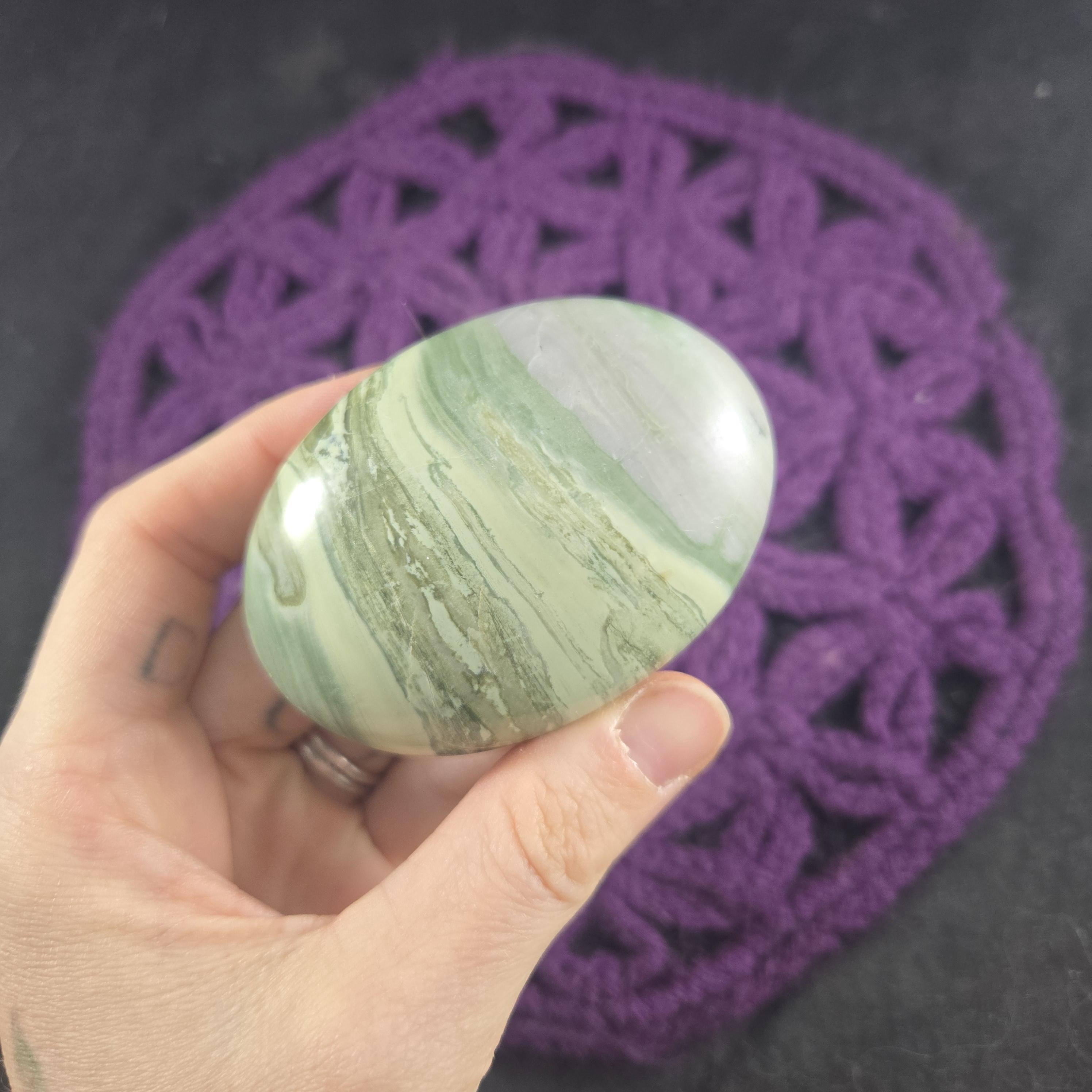 Infinite Serpentine Palmstone Crystal Palm Stones Gallet Crystals Light Green Polished India Luck Stone Chakra Healing Infinite Serpentine Palmstone Crystal Palm Stones Gallet Crystals Light Green Polished India Luck Stone Chakra Healing