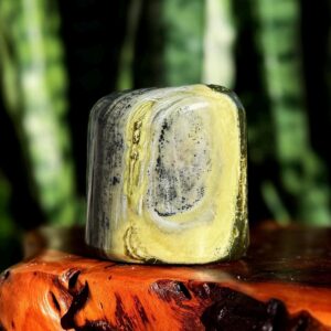 Infinity Serpentine Crystal Free Form - For Vitality, Spiritual Exploration & Meditation - Kundalini Crystal - Serpentine Crystal Infinity Serpentine Crystal Free Form - For Vitality, Spiritual Exploration & Meditation - Kundalini Crystal - Serpentine Crystal