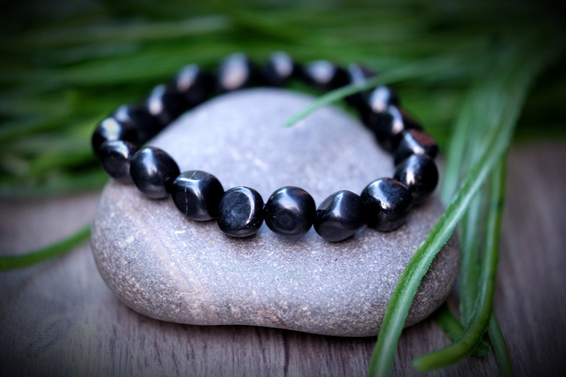 Shungite Pebble 8-11mm Tumble Small Nugget Black Shungite Bracelet