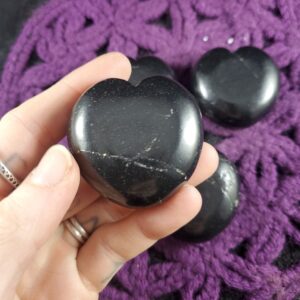 Russian Shungite Crystal Heart Stone Polished Stones Crystals Shaped black smooth Russian Shungite Crystal Heart Stone Polished Stones Crystals Shaped black smooth