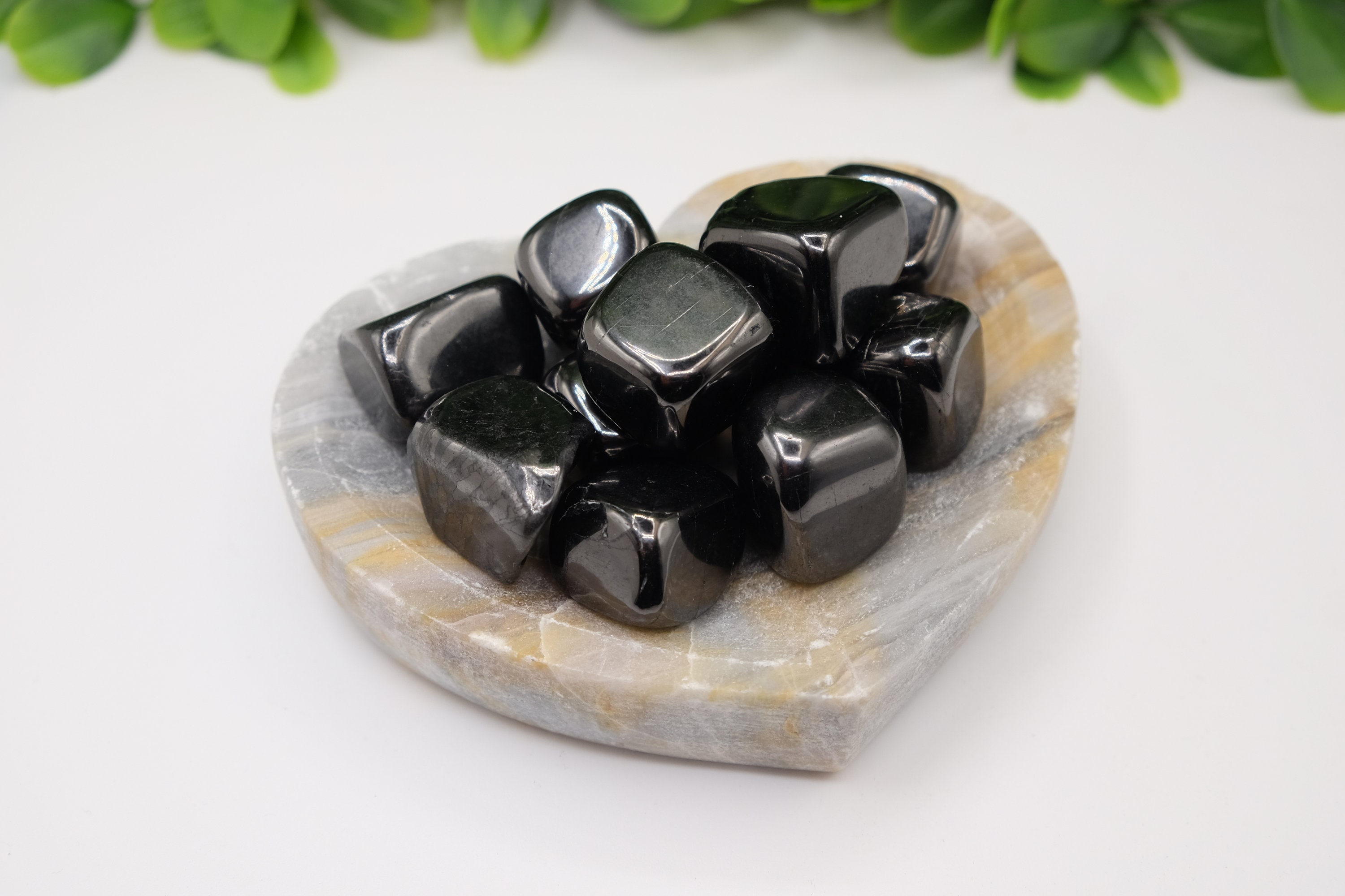 High-sheen Petrovsky High-quality Shungite Tumbles Small, Medium, Large 3g-20g 75-80% Carbon Emf Protection Water Purification Or Bath