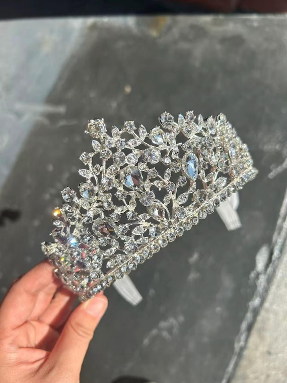 Silver Tiara Gold Pink Purple Crystal Rhinestone Happy Birthday Tiara Crown Comb For Cake Topper / 21st 30th 40th 50th Wedding Party Tiara Silver Tiara Gold Pink Purple Crystal Rhinestone Happy Birthday Tiara Crown Comb For Cake Topper / 21st 30th 40th 50th Wedding Party Tiara