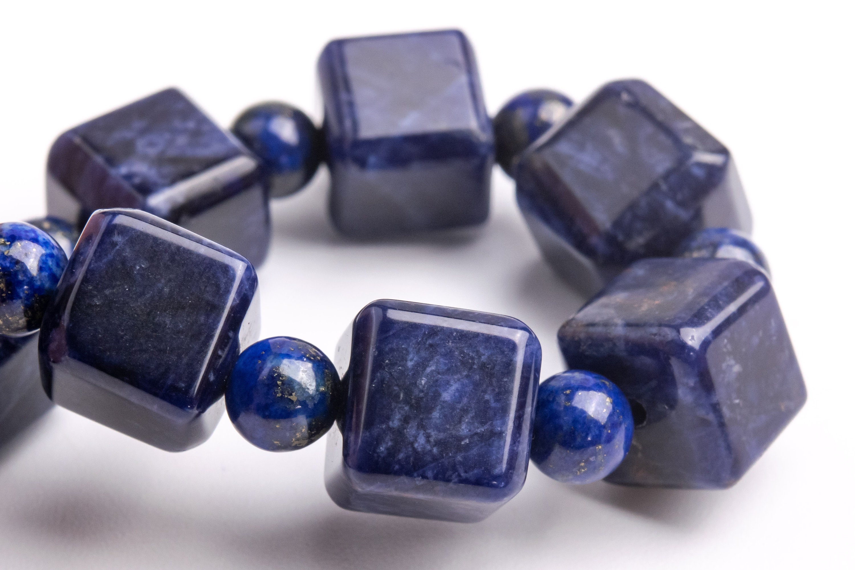 9mm Sodalite Beads Dark Blue Bracelet Grade Aaa Genuine Natural Beveled Edge Faceted Cube Gemstone 7" (121711h-1490) 9mm Sodalite Beads Dark Blue Bracelet Grade Aaa Genuine Natural Beveled Edge Faceted Cube Gemstone 7" (121711h-1490)