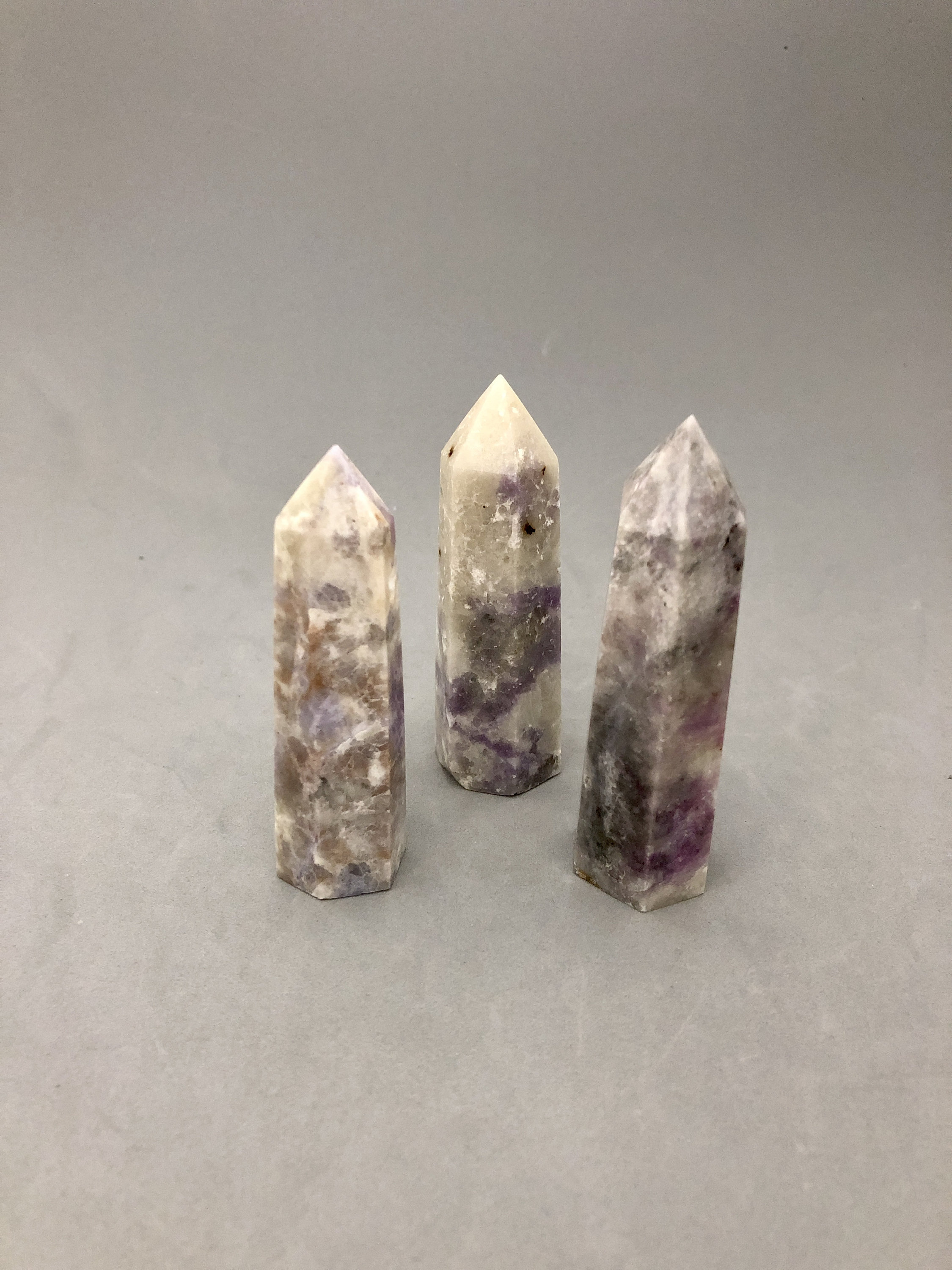 Hackmanite Uv Reactive Sodalite Crystal Witch Point Crystal Grids Altar Crystals Stone Crown Chakra Spiritual Development Understanding
