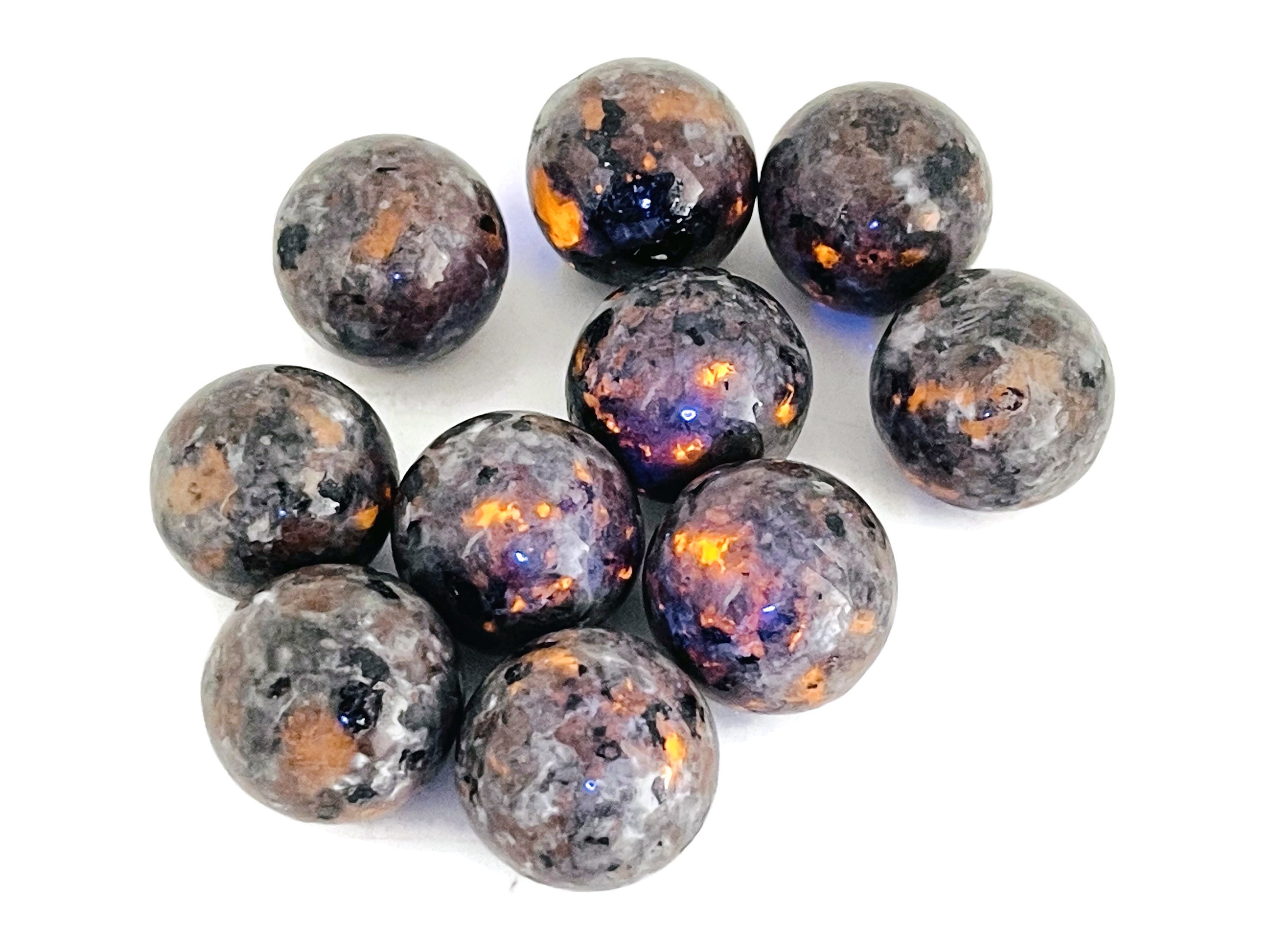 Yooperlite Sphere Stone – Fluorescent Sodalite Crystal Ball - Healing Crystal Stones – Crystal Décor – 2cm - Sp1057