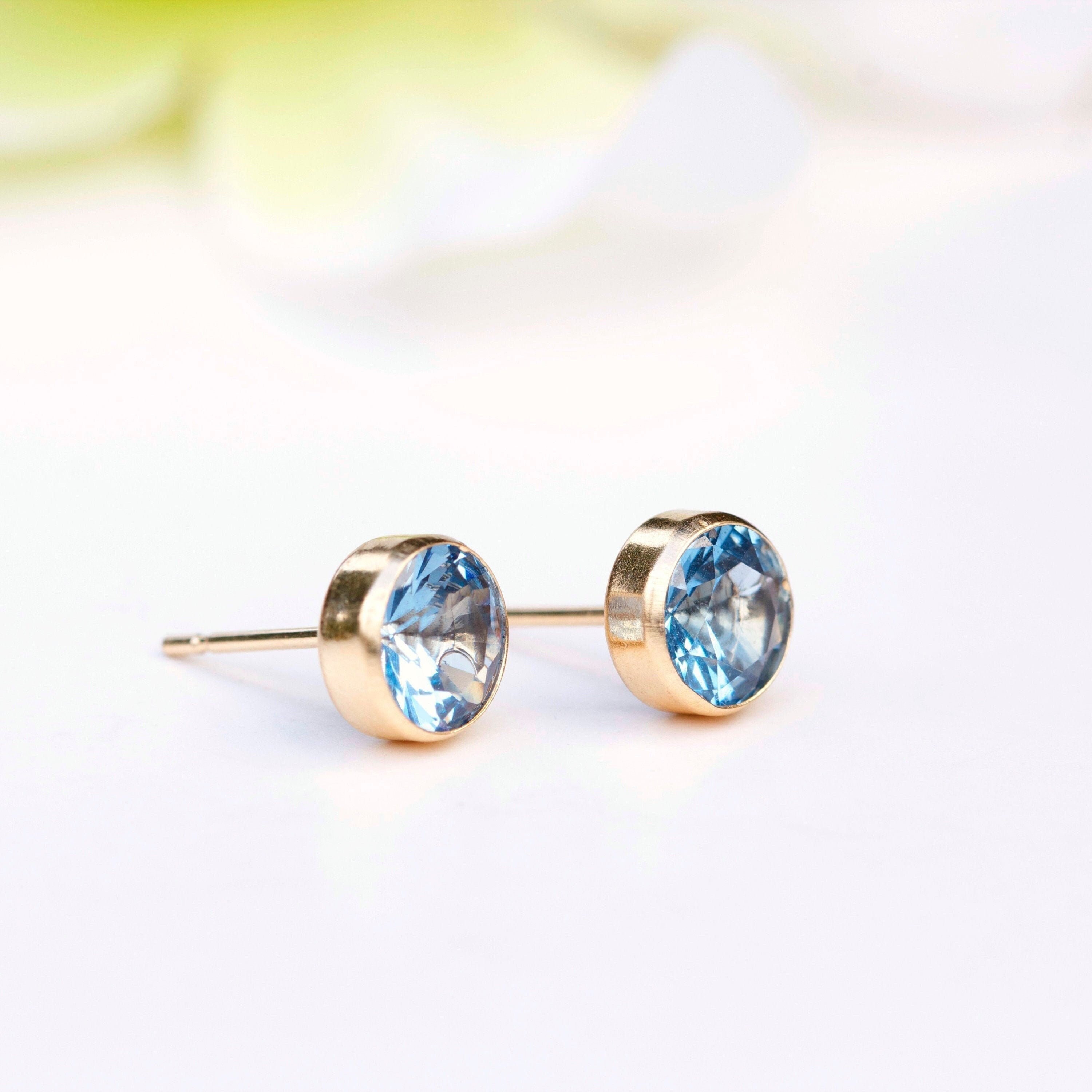 9-carat Yellow Gold Aqua Blue Spinel Stud Earrings 7mm, Bezel-set, Lab-grown