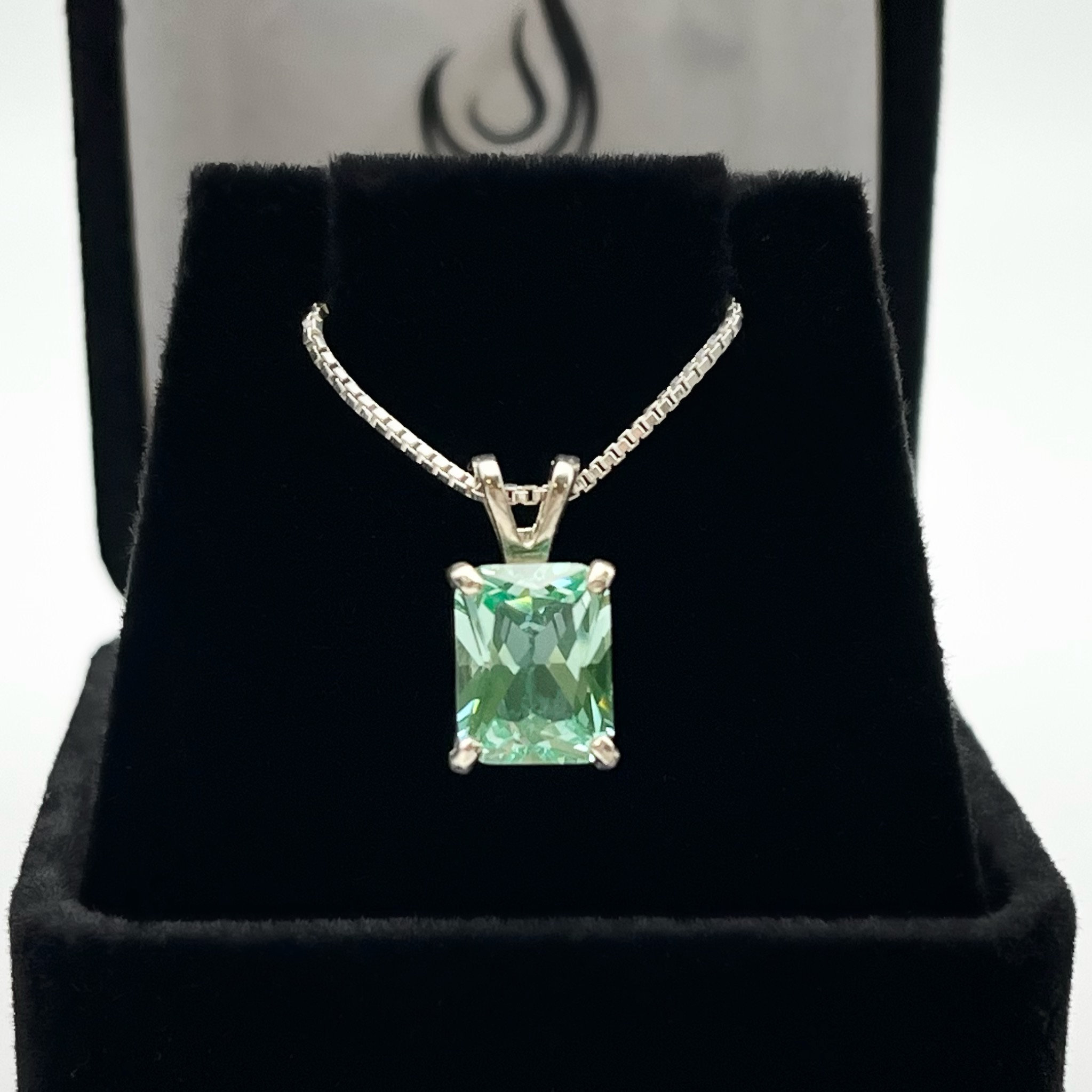 2.5ct Emerald Cut Mint Green Spinel Necklace Jewelry Gift Trending Ice Green Moissanite 2.5ct Emerald Cut Mint Green Spinel Necklace Jewelry Gift Trending Ice Green Moissanite