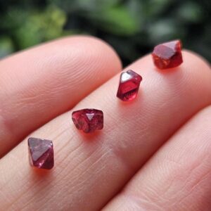 Spinel Crystal - Raw Spinel - Red Spinel - Pink Spinel - Natural Spinel Crystal - Raw Spinel Crystal - Spinel Gemstone - Spinel Gemstone