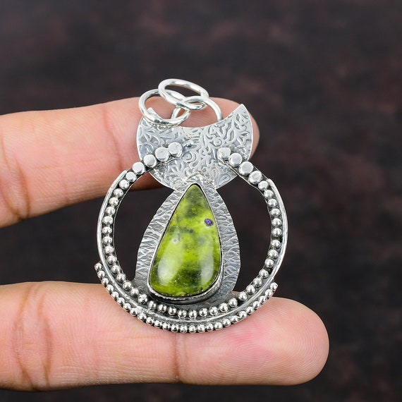 Handmade Stichtite 925 Sterling Silver Pendant: Trillion Gemstone Jewelry