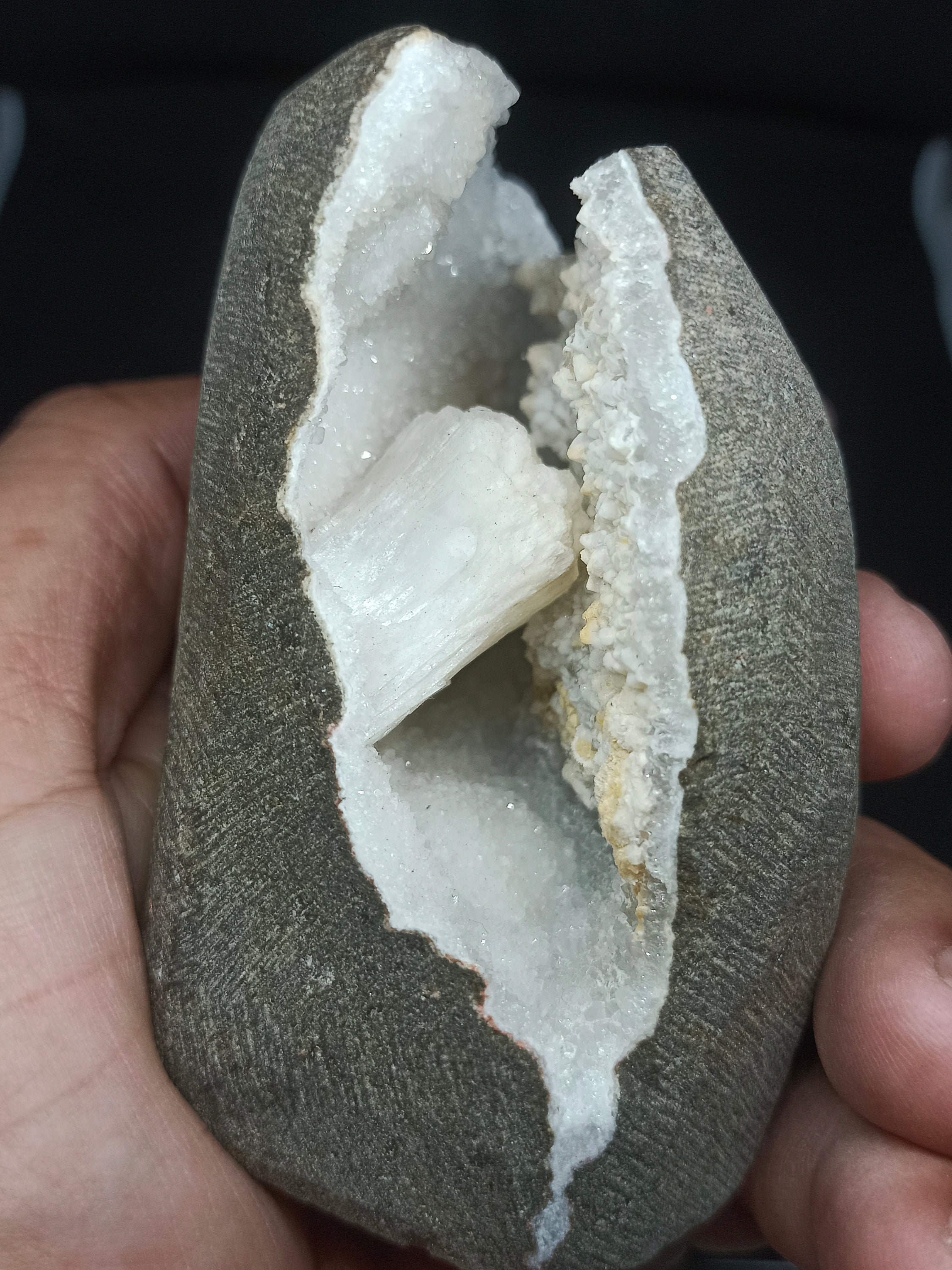 Stilbite Quartz Geode Cluster: Natural Home Decor Display Piece