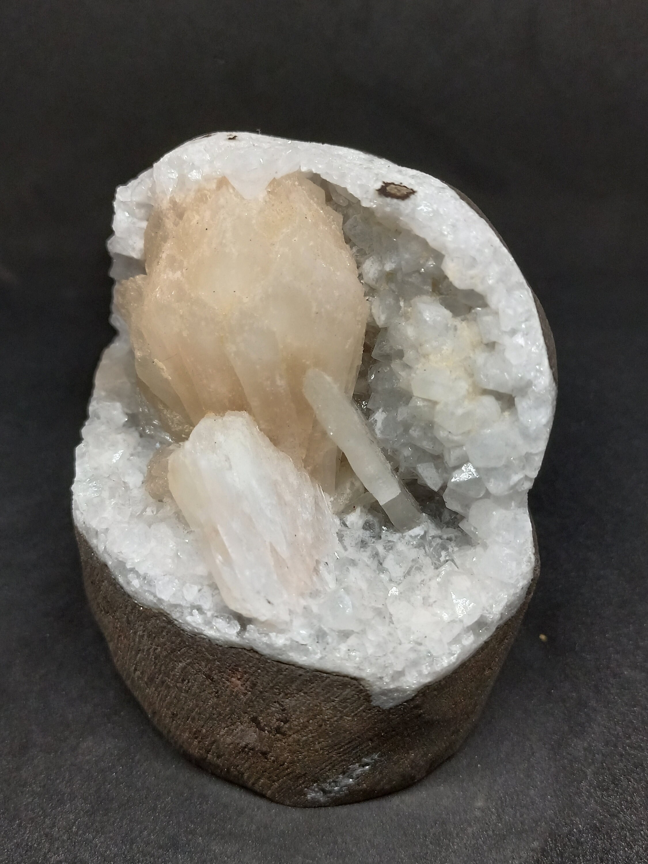 Peach Stilbite Apophyllite Cluster: Meditation Stone Crystal Cave