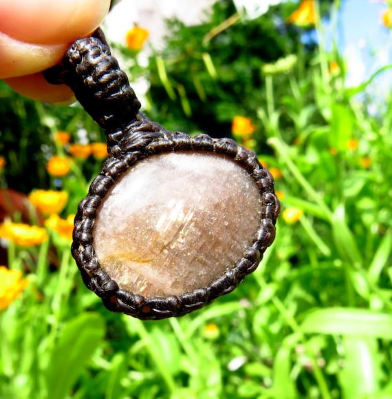 Sunstone Macrame Necklace, Sunstone Necklace, Healing Gemstone Jewelry, Sunstone Meaning, Libra Crystals, Macrame Necklace, Gemstone Jewelry