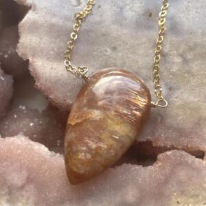 Rainbow Lattice Sunstone Pendant Necklace: 14kt Gold Filled Chain Rainbow Lattice Sunstone Pendant Necklace: 14kt Gold Filled Chain