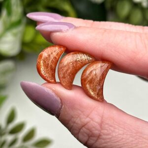 Mini Sunstone Moon | 14mm | - No. 931 (polished Orange Crystal Carving, Sacral Chakra, Confidence)