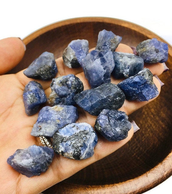 Raw Tanzanite Crystal: Light Blue Rough Gemstone (15-20mm)